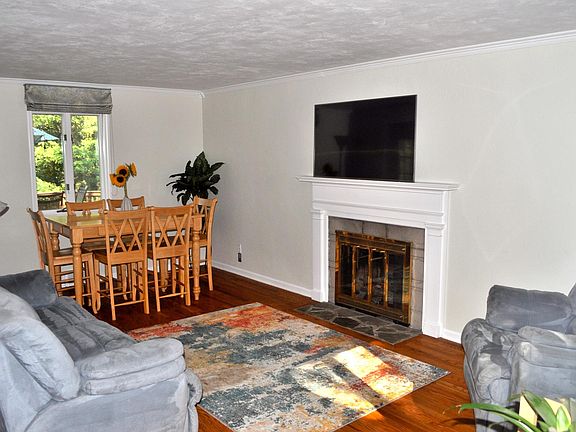 2nd image of 1002 Greenlawn Dr #1