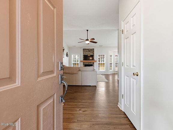 5th image of 115 Grosbeak Court