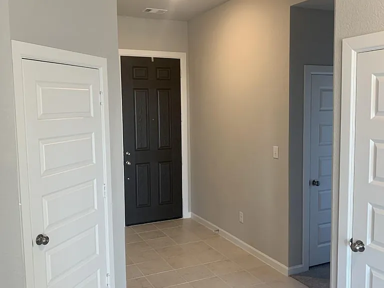 1821 Leo Dr — Photo 6