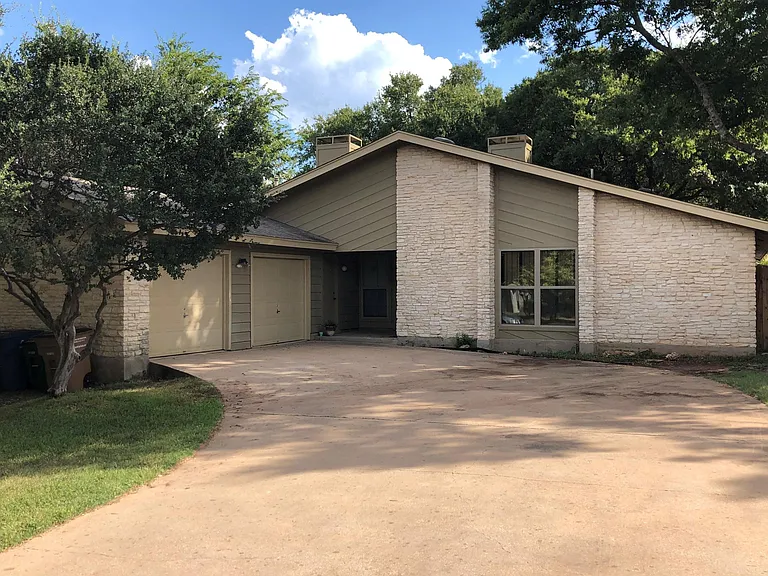 Single car garage on the right side. Garage entry directly into house.