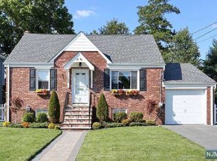 31 Spindler Ter, Saddle Brook, NJ 07663