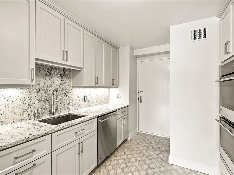 19 Chauncy St #4B — Photo 6