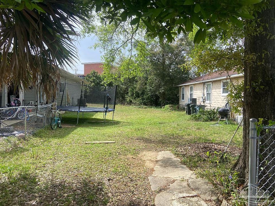 2nd image of 2305 N Spring St