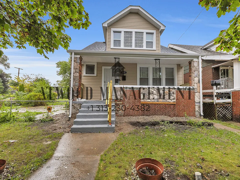 8693 Woodlawn Ave