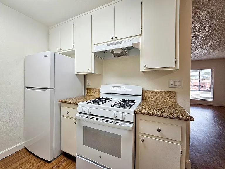 Vista Bella Apartment Homes — Photo 36