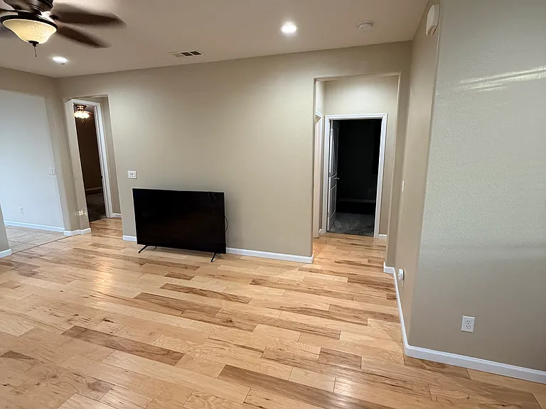 9855 Sheffield Way — Photo 4