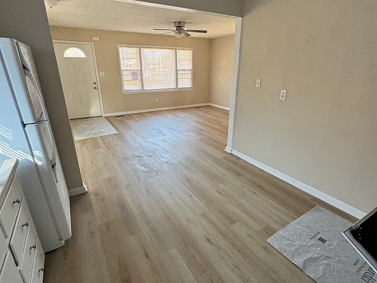 119 Lassiter Dr — Photo 5