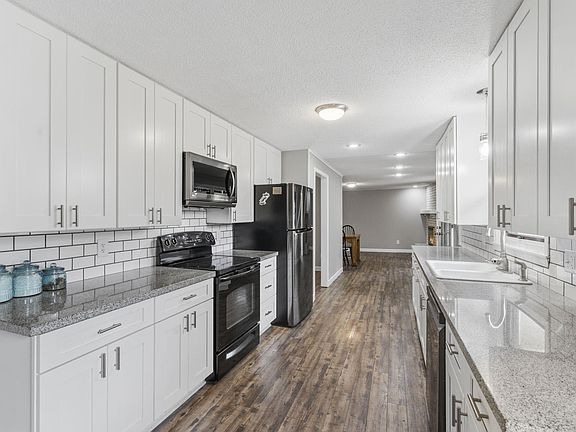 3rd image of 1650 E Swallow Street