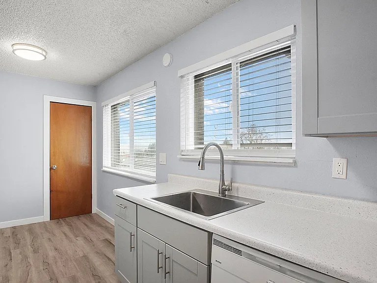 196 Molalla Ave #196 — Photo 2