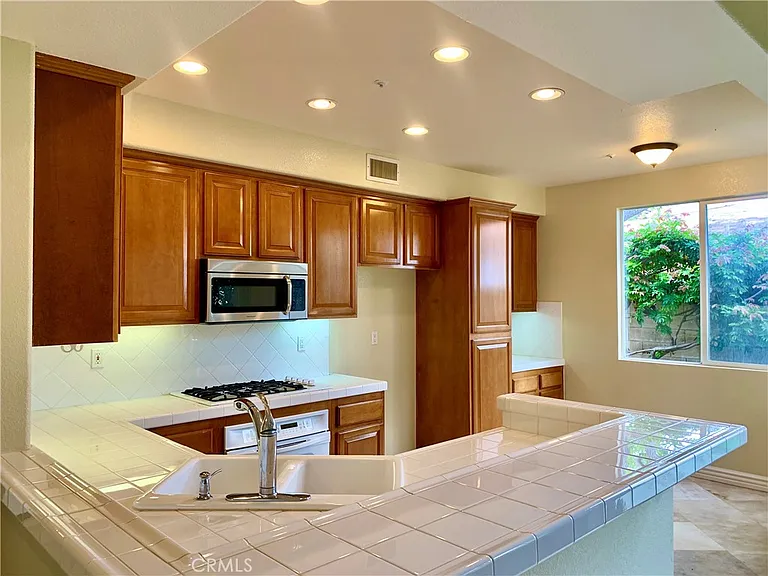 281 Mesa Dr — Photo 8