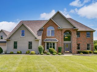 4663 Meadow View Dr, Lima, OH 45805