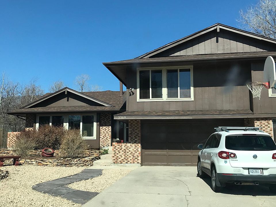 Front yard, side yard fully xeriscaped. It is a huge corner lot. In addition to driveway, curbside parking is permitted.