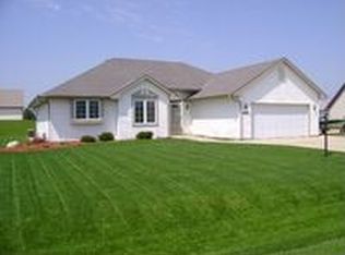 10065 S Warwick Dr, Oak Creek, WI 53154