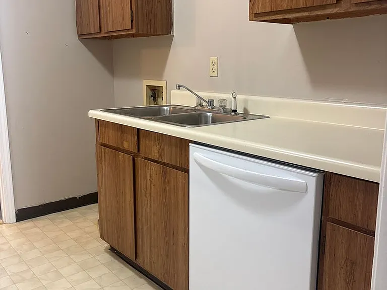 1040 N Highland Ave — Photo 6