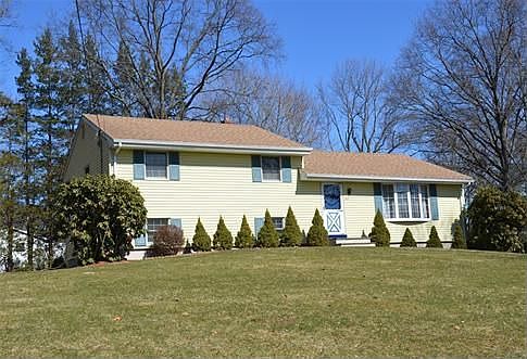 Beautiful Split Level: Incredible Property