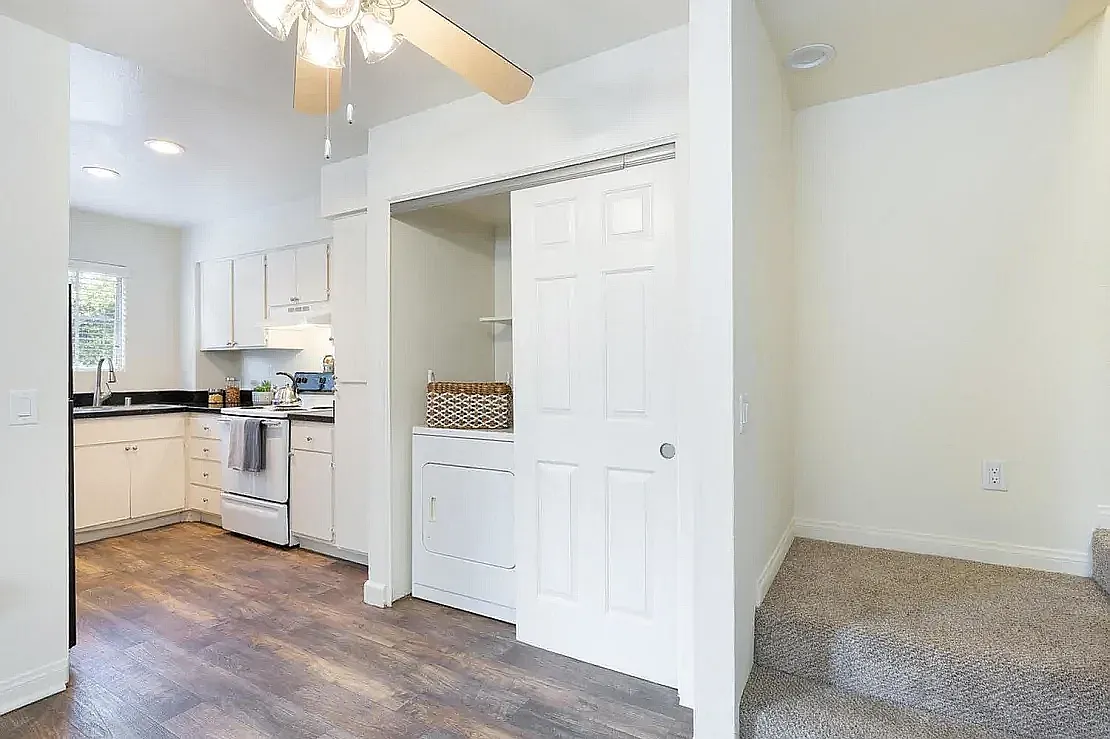 Elan Playa Mar Apartment Homes — Photo 4