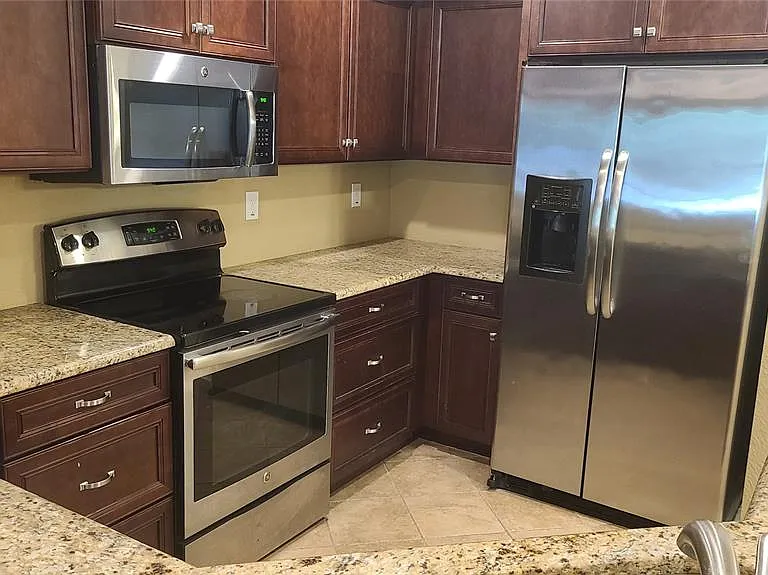 2914 Royal Tuscan Ln — Photo 34