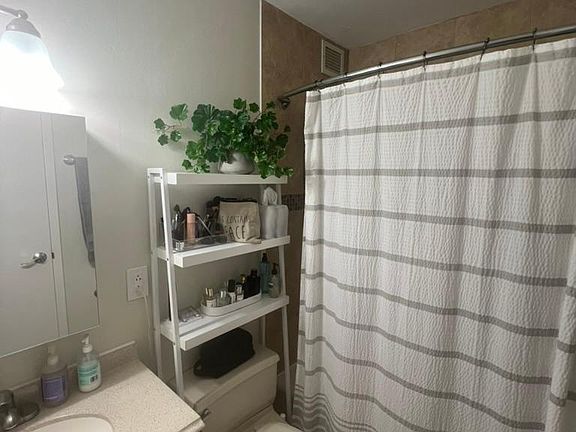 5th image of 444 W Fullerton Pkwy APT 310