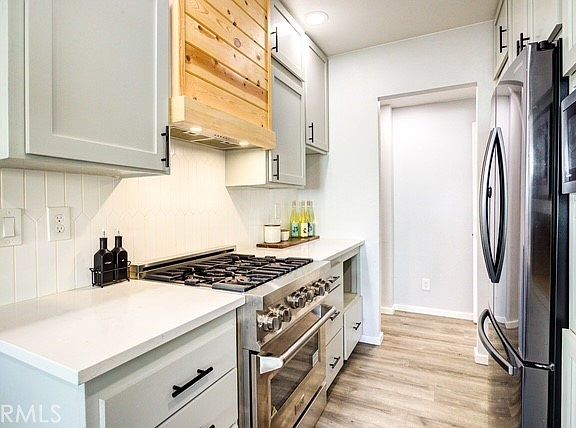 3rd image of 381 Rennell St
