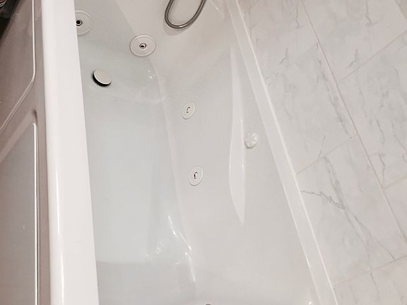 Master Jet/heated Tub