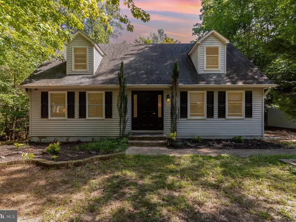 12148 Pine Tree Ln, Lusby, MD 20657