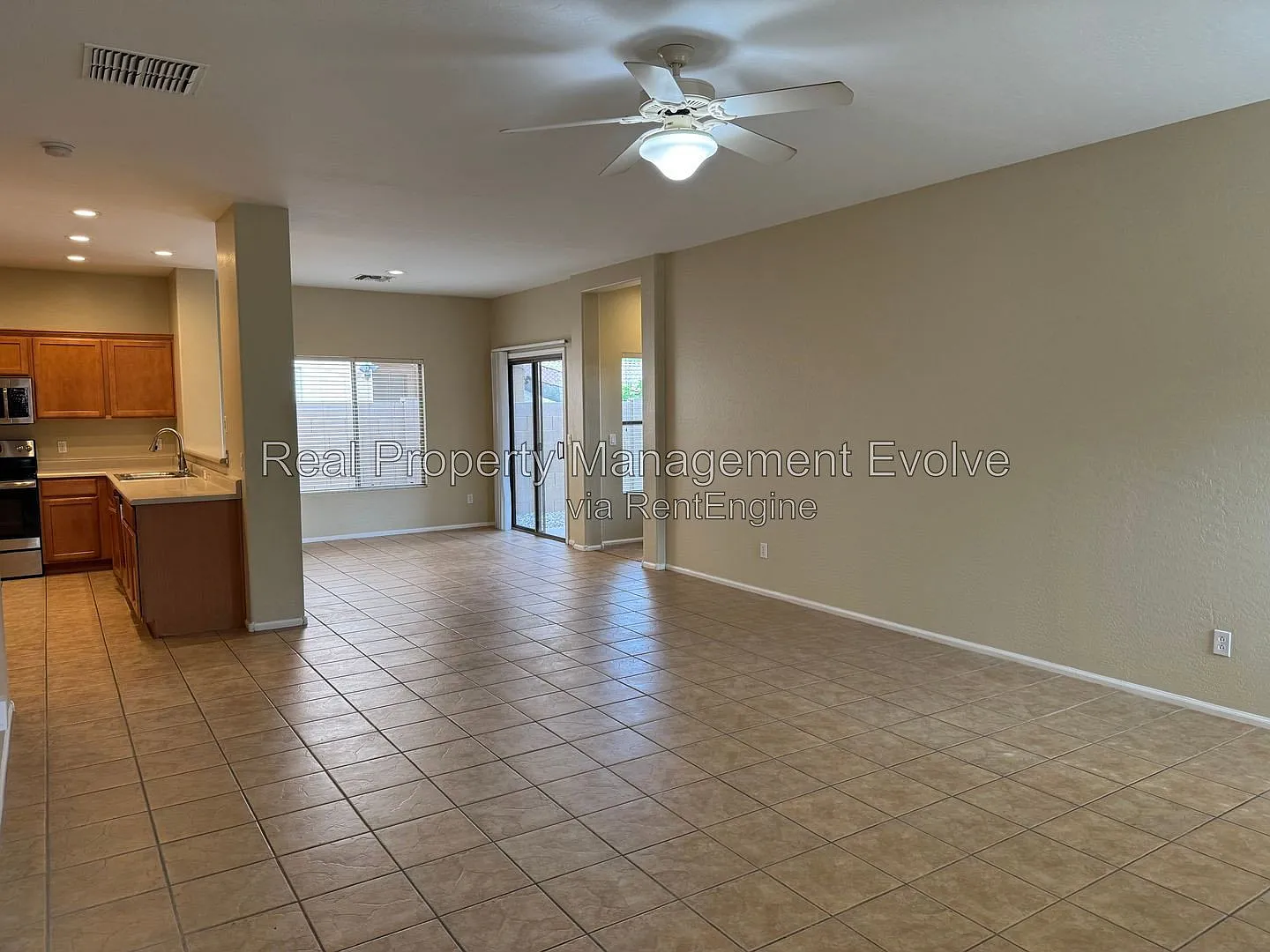 4 bed, 2.0 bath, 1625 sqft, $2,095 — Photo 4