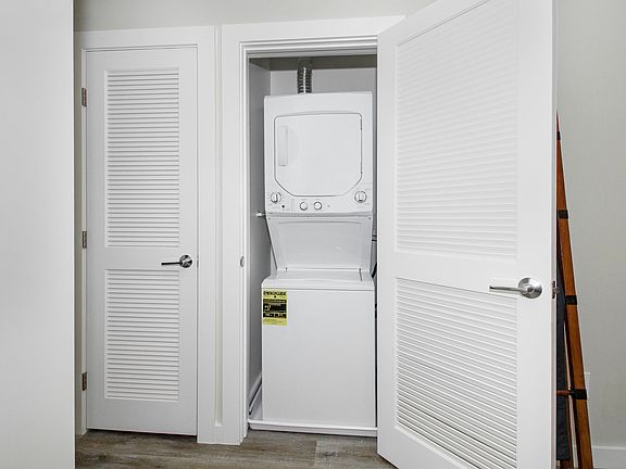 5th image of 1395 Union St APT 6