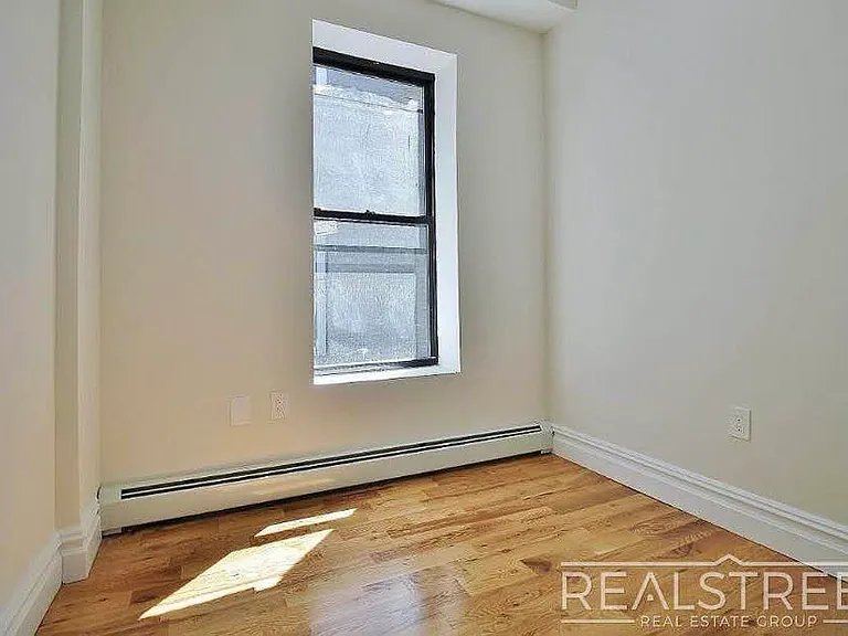 1576 Lincoln Pl #1R — Photo 8