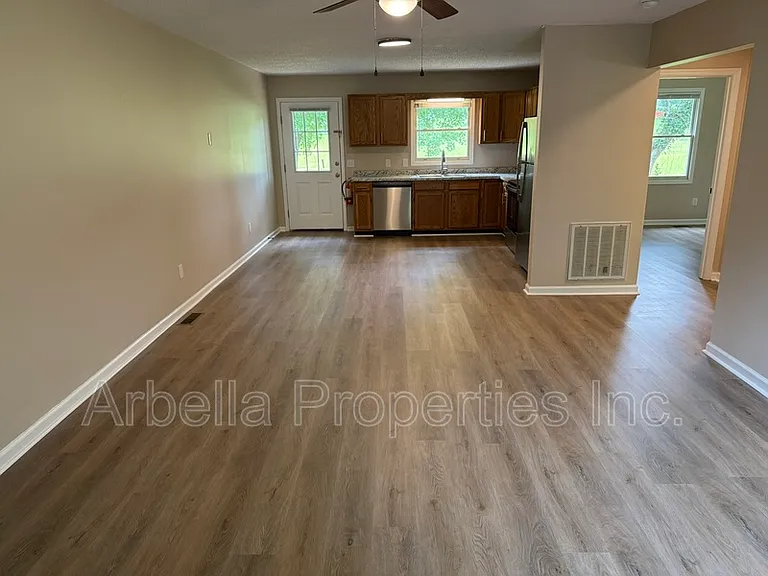 117 Rowe Ln #5 — Photo 3