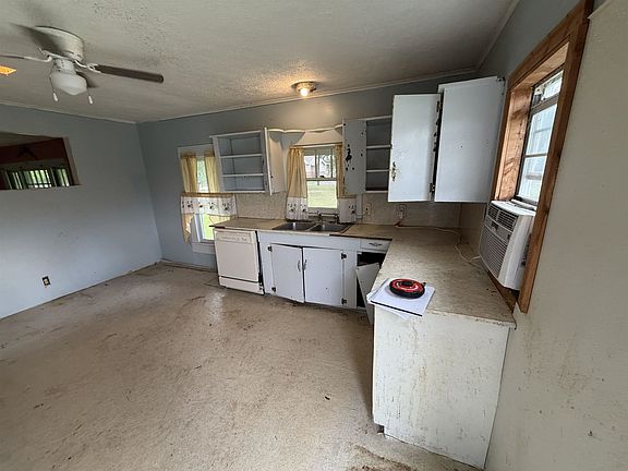4th image of 822 Garden Dr