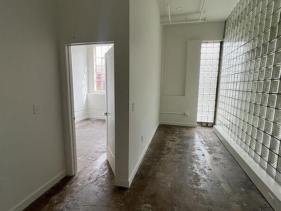 5th image of 305 6th St #302