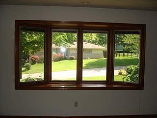 4th image of 1303 Hollycrest Dr