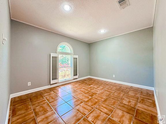 5th image of 92 Valley Rd