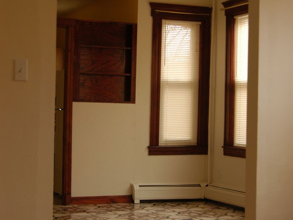 Livingroom -> Dining room