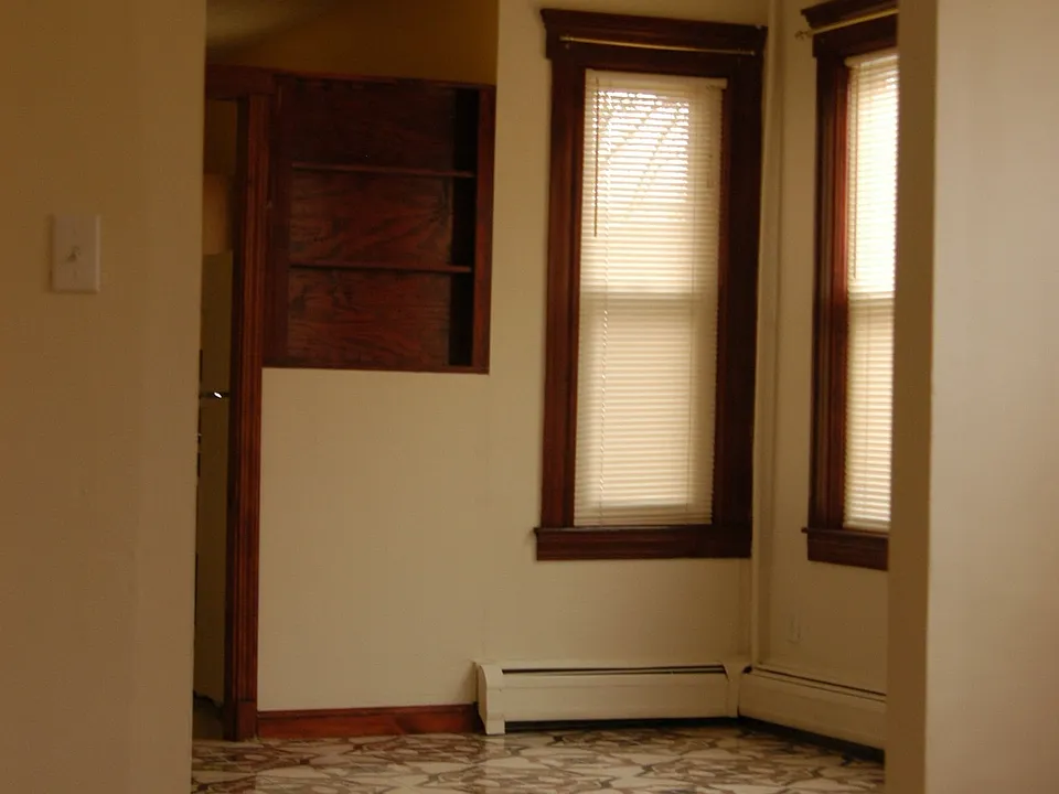 Livingroom -> Dining room
