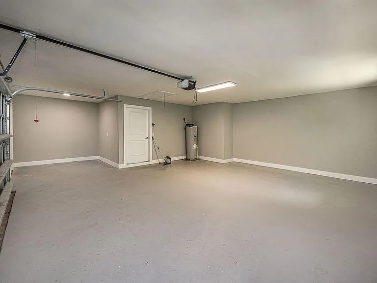 300 Riomar Dr — Photo 36