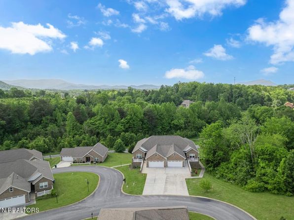 2027 Glacier Ave, Sevierville, TN 37862