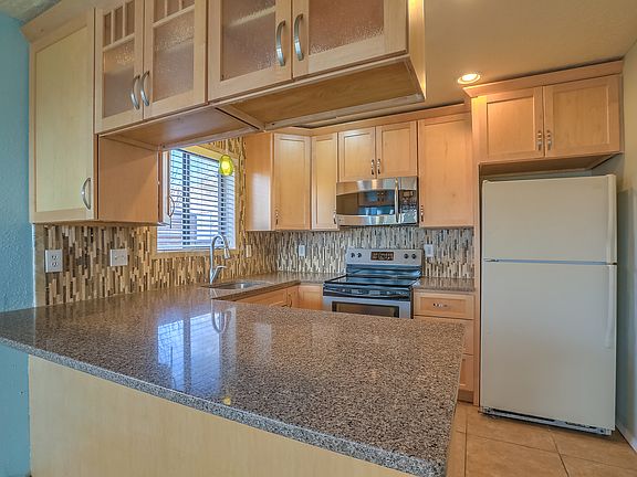 3rd image of 820 Monte Alto Dr NE