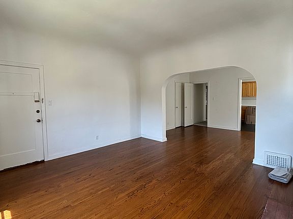 4th image of 229 S Elm Dr APT 4