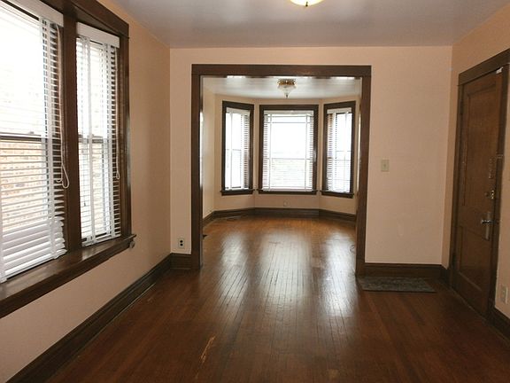 4th image of 3649 N Hermitage Ave #2