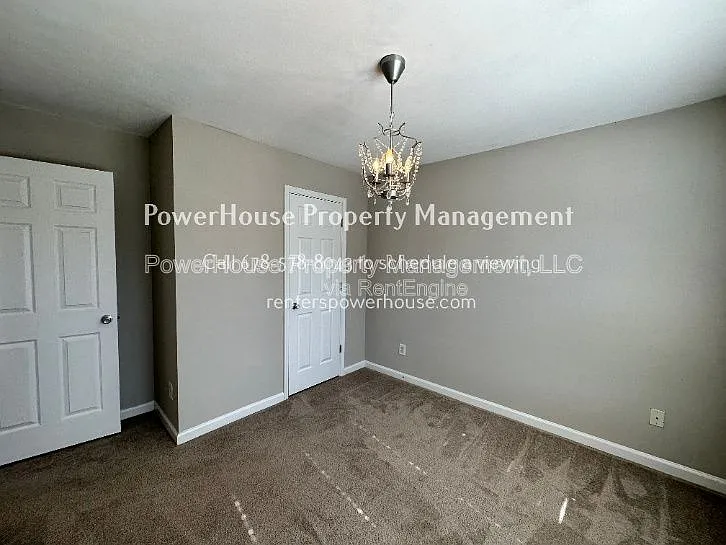 2403 Walnut Tree Ln — Photo 18