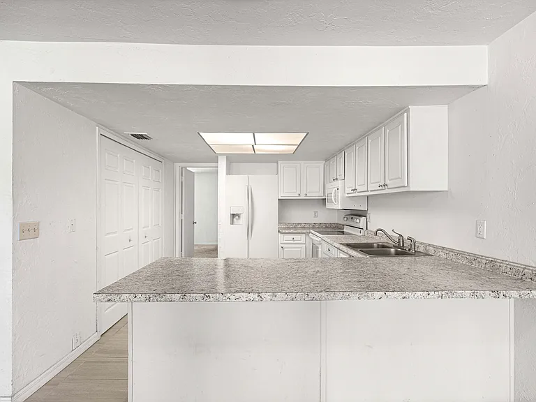 15203 Sandalwood Dr #203 — Photo 11