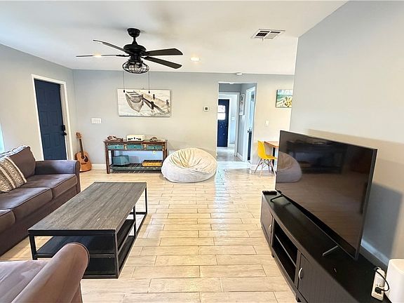 4th image of 311 Schoolside Dr