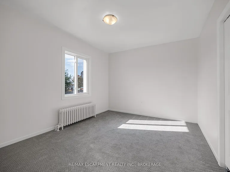 7 Maitland St #UPPER — Photo 8