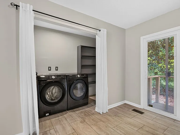 906 Vandora Ave — Photo 13