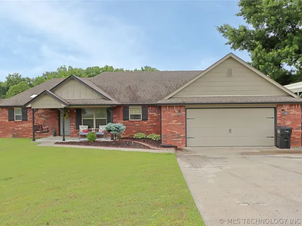 15044 S Ash Valley Ln, Claremore, OK 74017