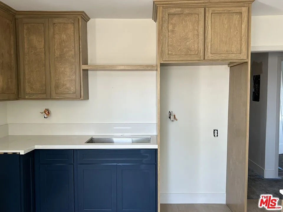 3 bed, 2.0 bath, 1100 sqft, $2,800 — Photo 4