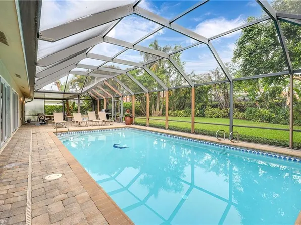 675 Harbour Dr, Naples, FL 34103