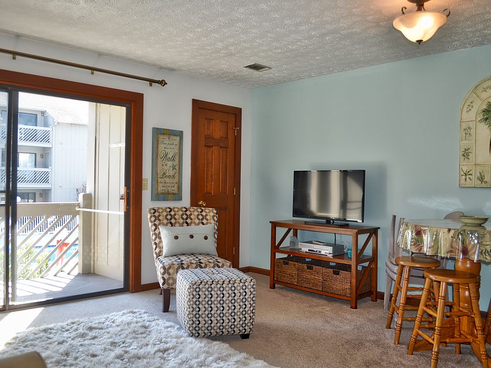 Livingroom (outdoor pool)