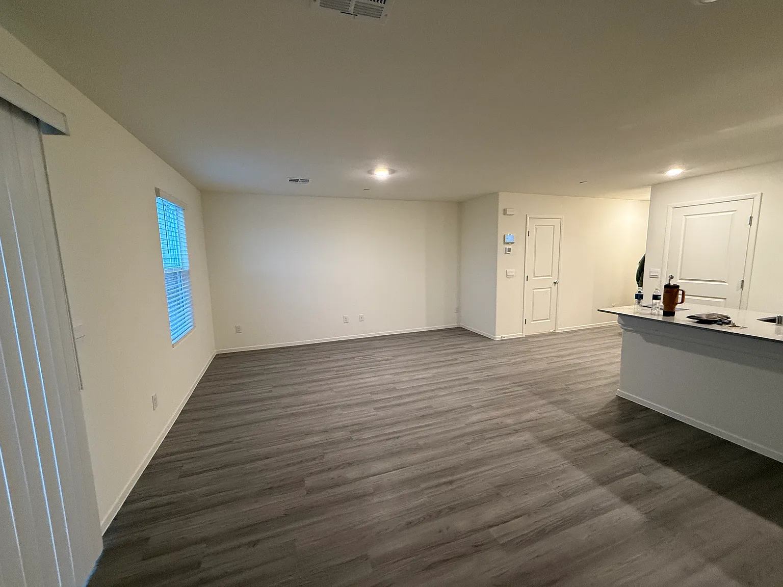 3 bed, 2.5 bath, 1334 sqft, $2,350 — Photo 3